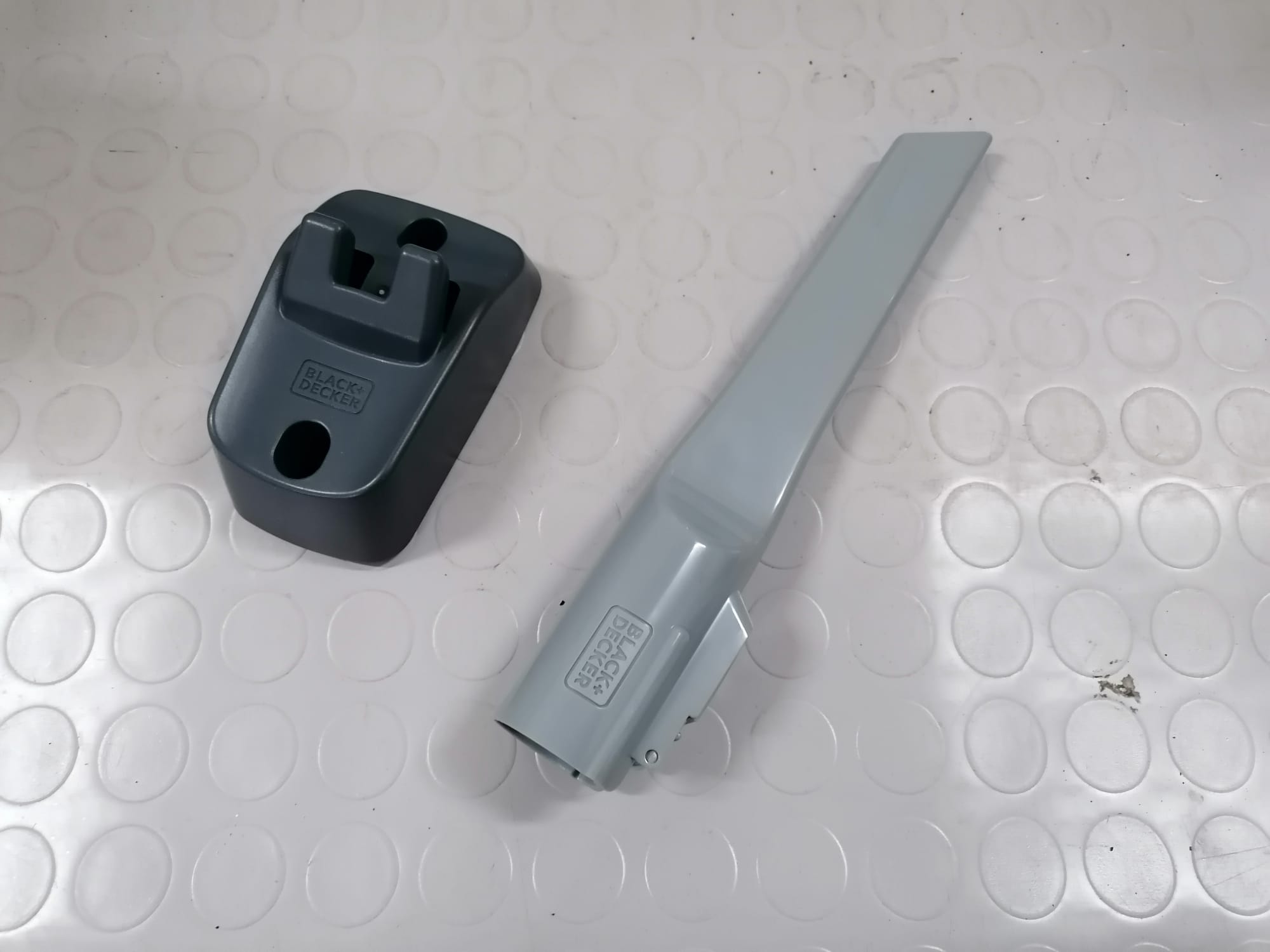 BLACK+DECKER BOCCHETTA STRETTA CON STAFFA PER SCOPA ASPIRAPOLVERE BHFEA520J BHFE