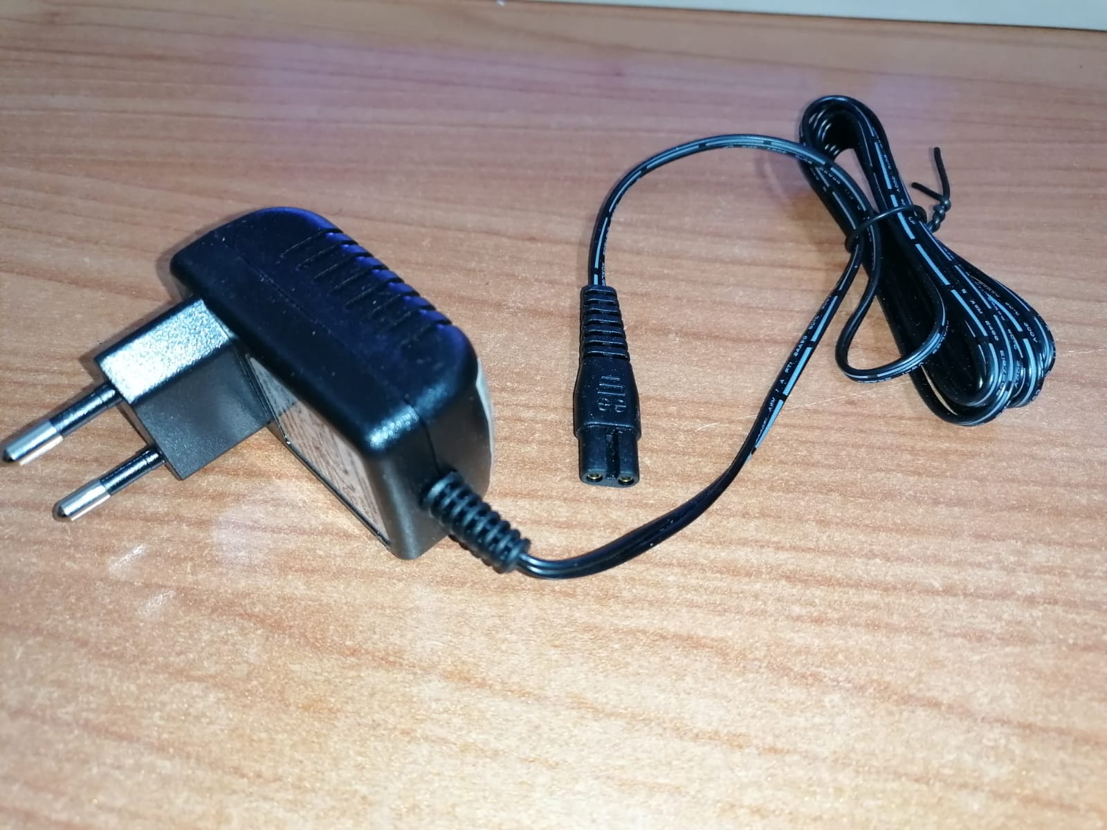 REMINGTON CARICABATTERIA PER RASOIO E TAGLIACAPELLI DA 5Volt HF-V050A1000EU